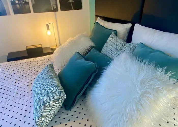 Superbe Avec Vue Et Salle D Eau Privative Dans Duplex De 140m2 - Proche Chu Clermont Homestay *